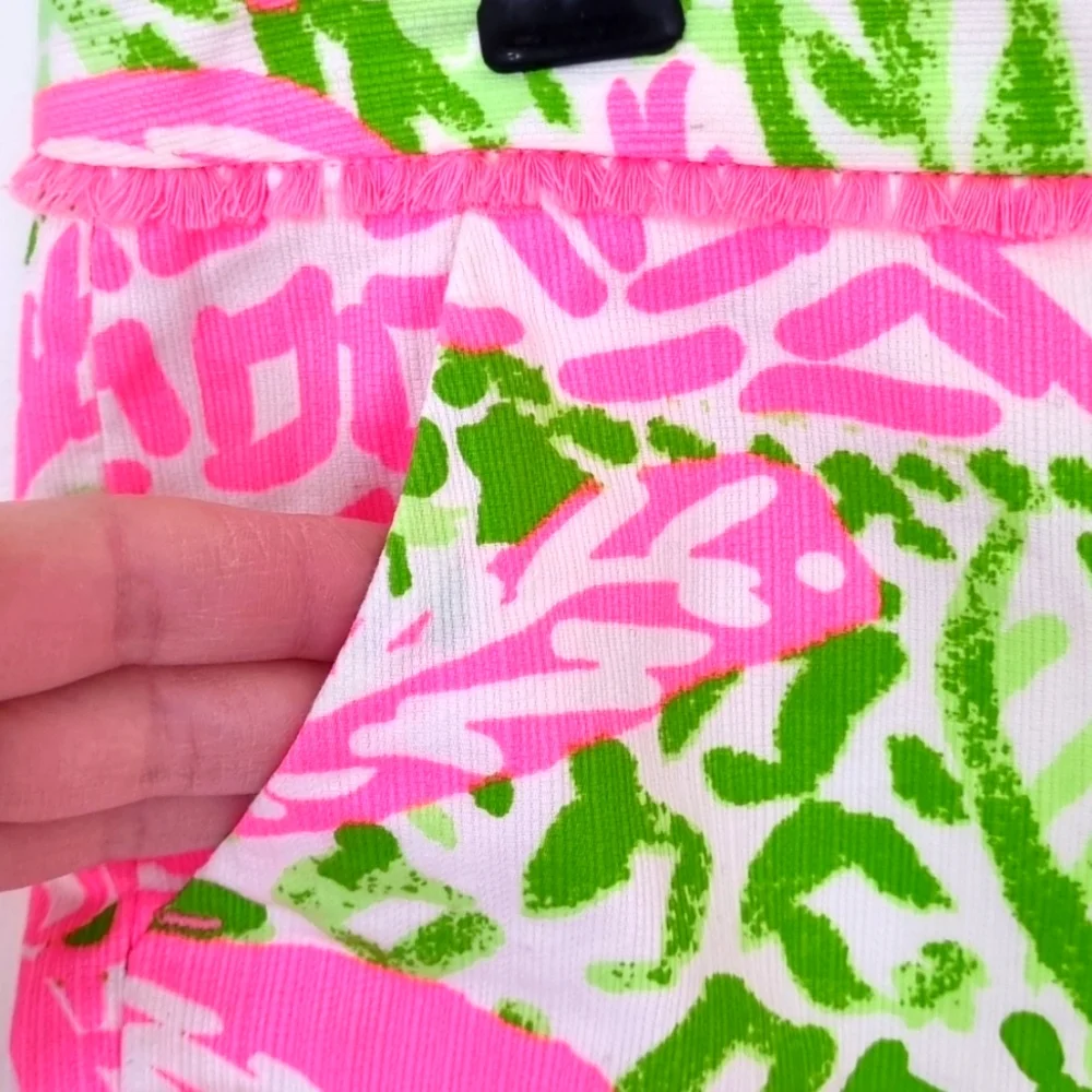 Lilly Pulitzer, bright pink/green/white shorts, pockets, size 00 - Picture 4 of 9